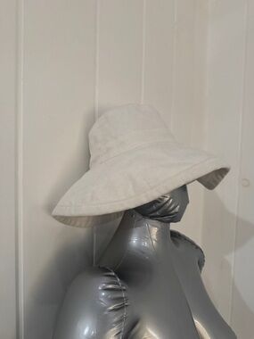Classic Wide-Brim Sun Hat in Cream